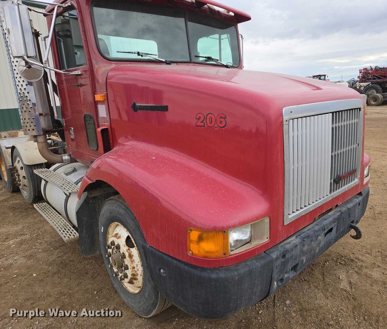 image for item EB1185 1994 International 9200 truck cab and chassis