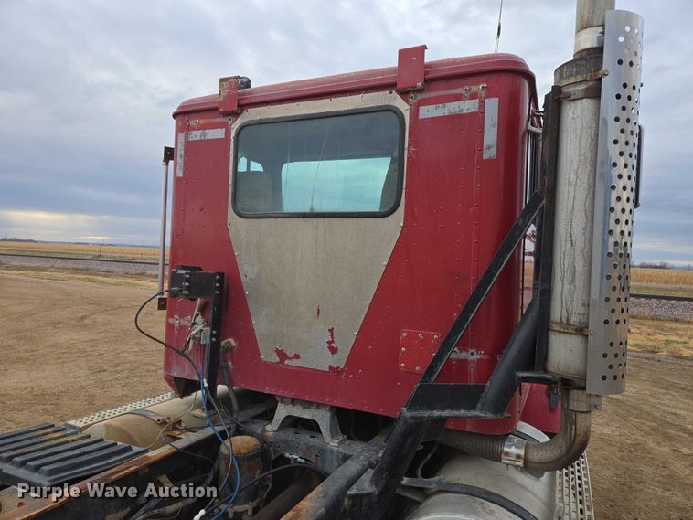 image for item EB1185 1994 International 9200 truck cab and chassis