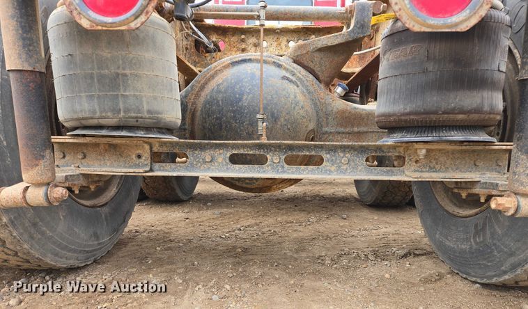 image for item EB1185 1994 International 9200 truck cab and chassis