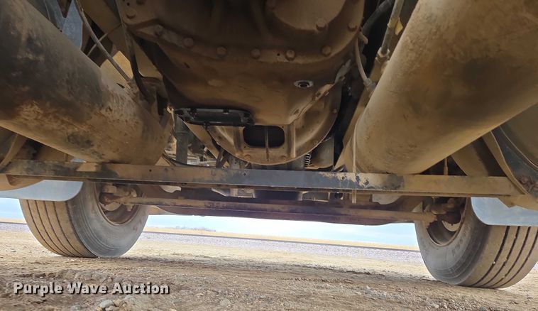 image for item EB1185 1994 International 9200 truck cab and chassis