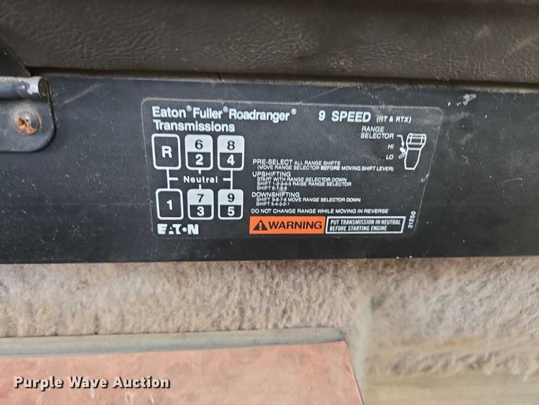 image for item EB1185 1994 International 9200 truck cab and chassis