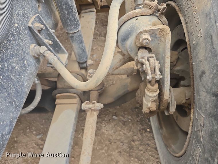 image for item EB1185 1994 International 9200 truck cab and chassis