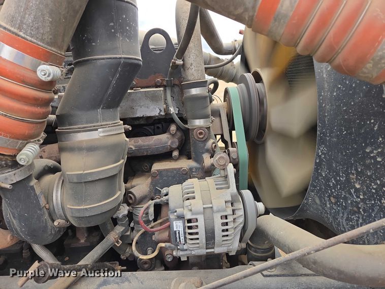 image for item EB1185 1994 International 9200 truck cab and chassis