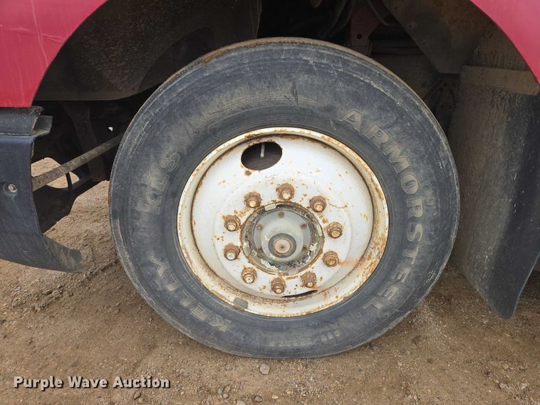 image for item EB1185 1994 International 9200 truck cab and chassis