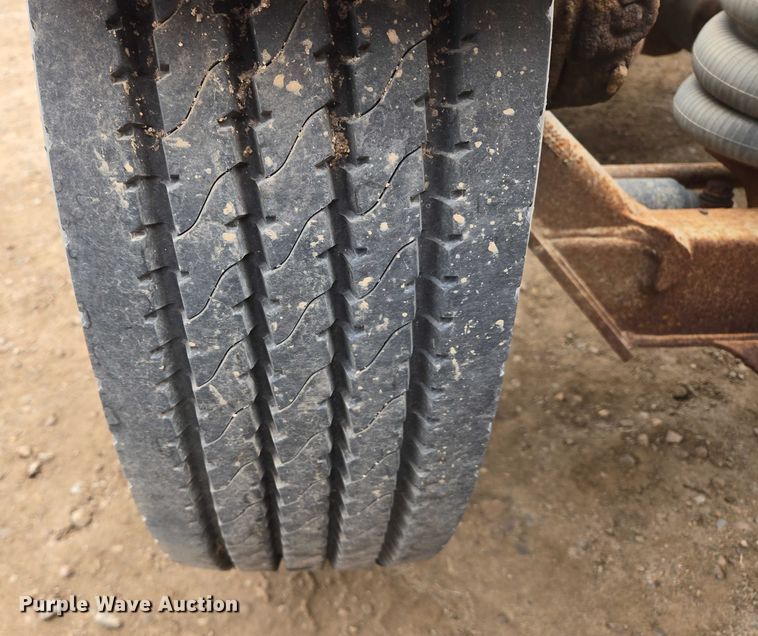 image for item EB1185 1994 International 9200 truck cab and chassis