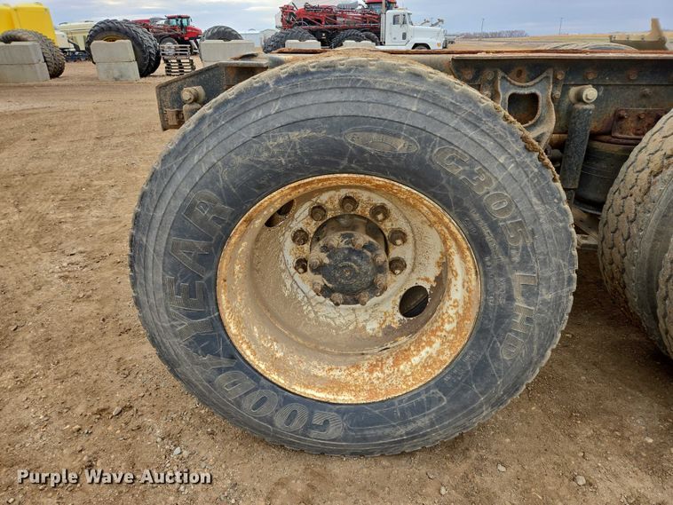 image for item EB1185 1994 International 9200 truck cab and chassis