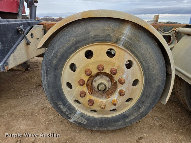 image for item EB1185 1994 International 9200 truck cab and chassis