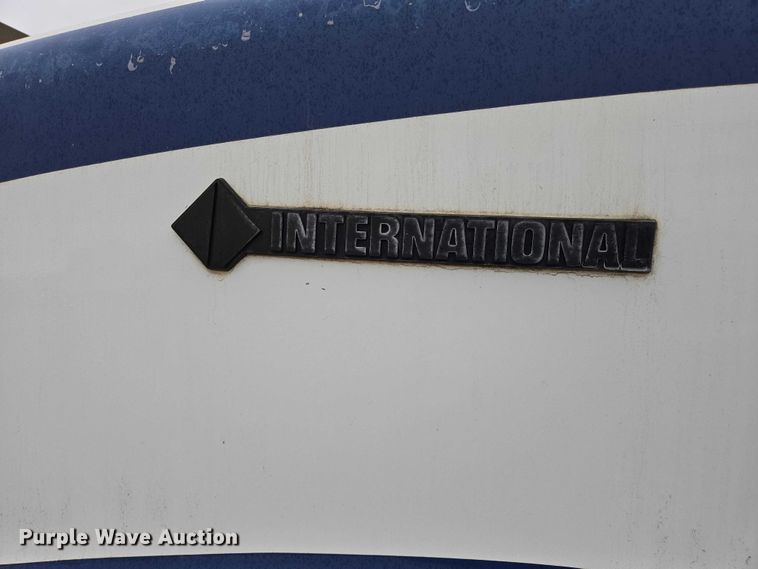 image for item EB1186 1993 International 9200 Eagle truck cab and chassis