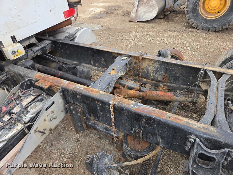 image for item EB1186 1993 International 9200 Eagle truck cab and chassis