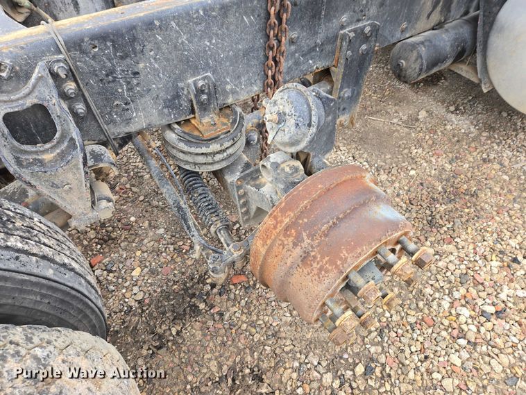 image for item EB1186 1993 International 9200 Eagle truck cab and chassis