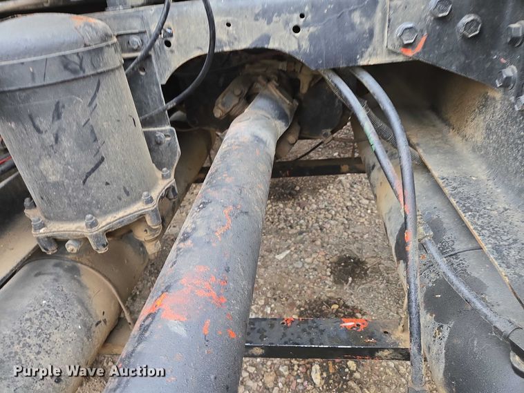 image for item EB1186 1993 International 9200 Eagle truck cab and chassis