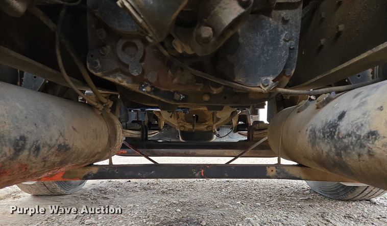 image for item EB1186 1993 International 9200 Eagle truck cab and chassis