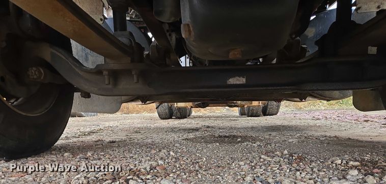 image for item EB1186 1993 International 9200 Eagle truck cab and chassis