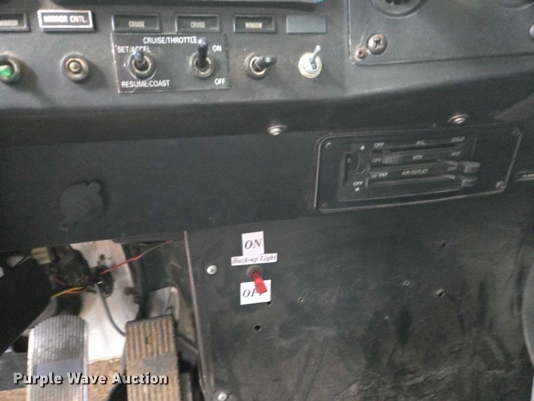 image for item EB1186 1993 International 9200 Eagle truck cab and chassis