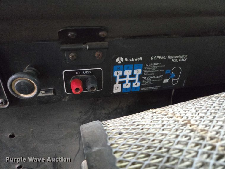 image for item EB1186 1993 International 9200 Eagle truck cab and chassis