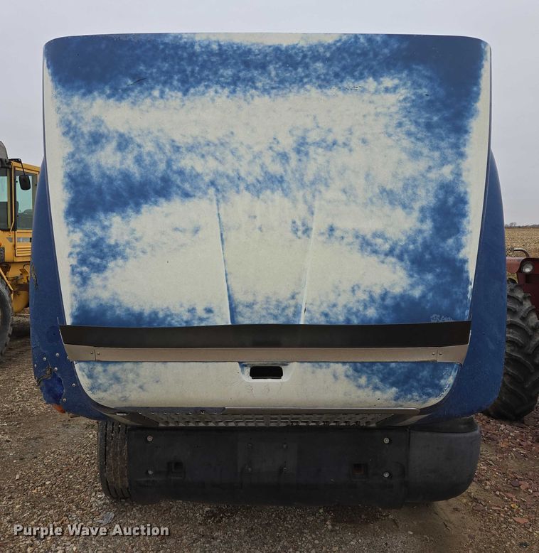 image for item EB1186 1993 International 9200 Eagle truck cab and chassis