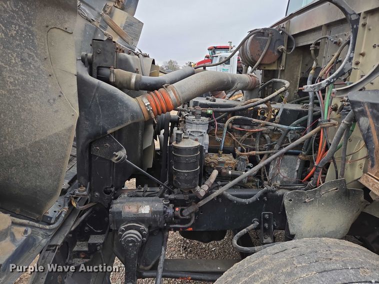 image for item EB1186 1993 International 9200 Eagle truck cab and chassis