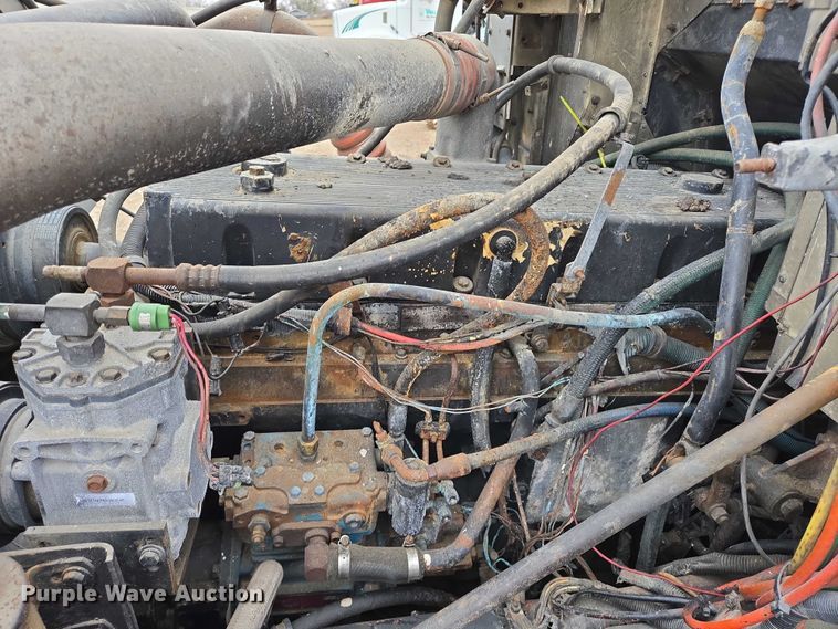 image for item EB1186 1993 International 9200 Eagle truck cab and chassis