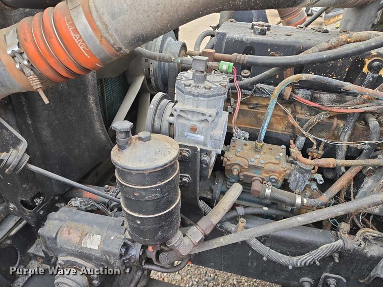 image for item EB1186 1993 International 9200 Eagle truck cab and chassis