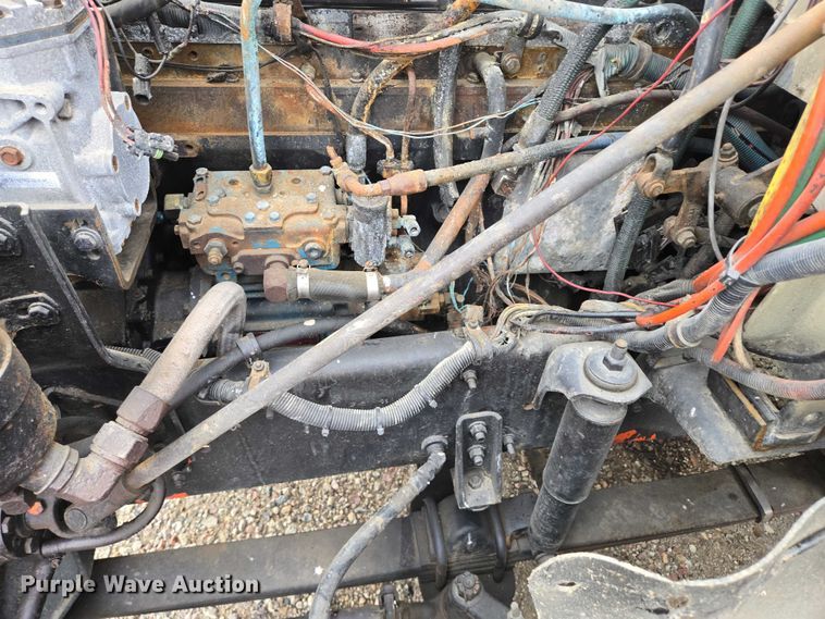 image for item EB1186 1993 International 9200 Eagle truck cab and chassis