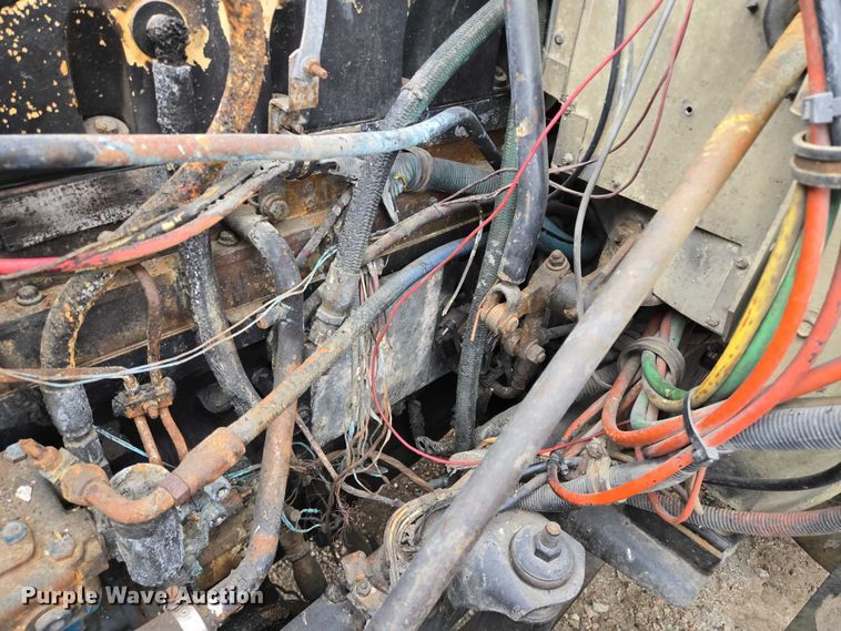 image for item EB1186 1993 International 9200 Eagle truck cab and chassis