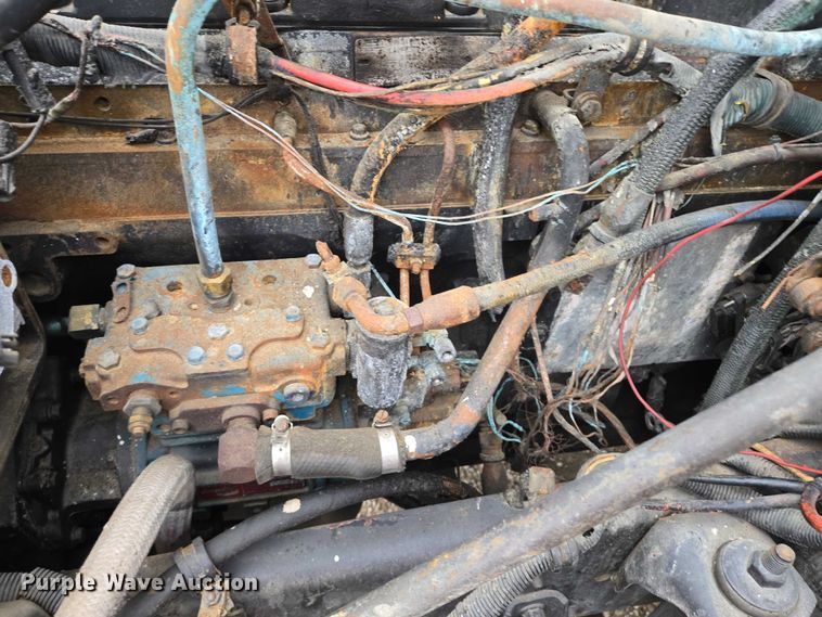 image for item EB1186 1993 International 9200 Eagle truck cab and chassis