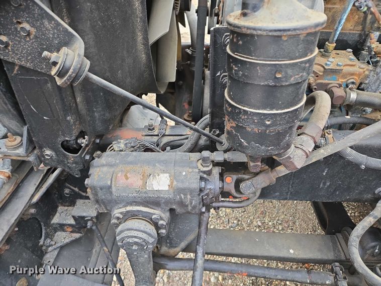 image for item EB1186 1993 International 9200 Eagle truck cab and chassis