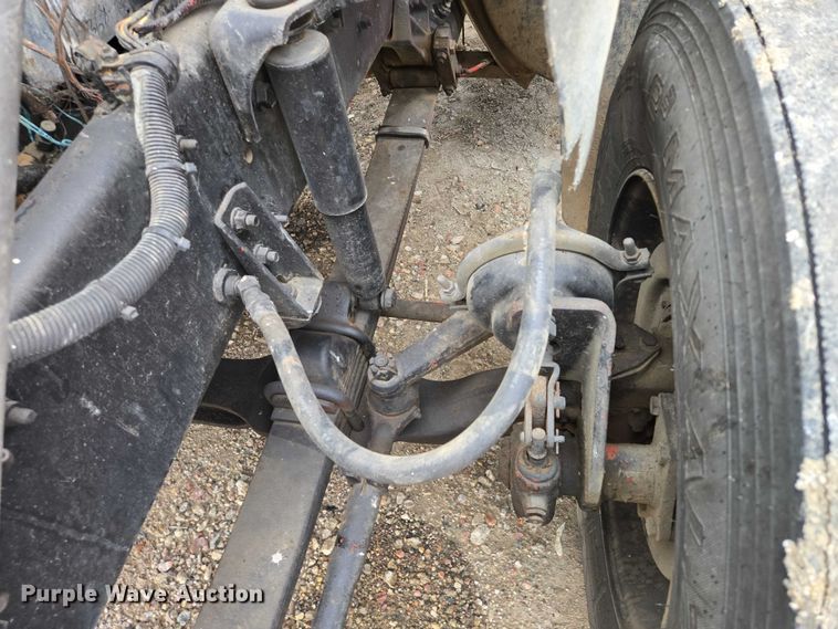 image for item EB1186 1993 International 9200 Eagle truck cab and chassis