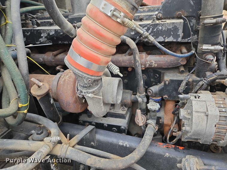 image for item EB1186 1993 International 9200 Eagle truck cab and chassis