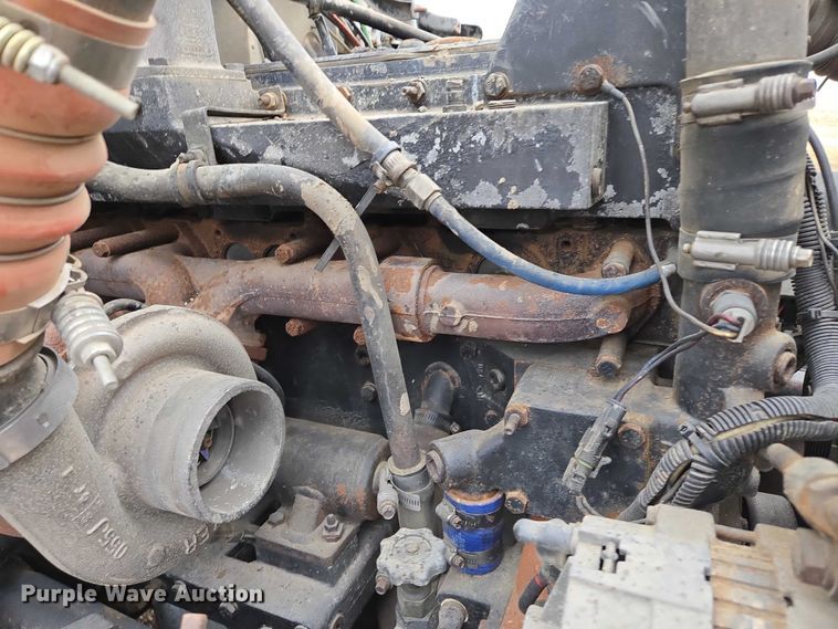 image for item EB1186 1993 International 9200 Eagle truck cab and chassis