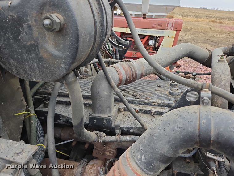 image for item EB1186 1993 International 9200 Eagle truck cab and chassis