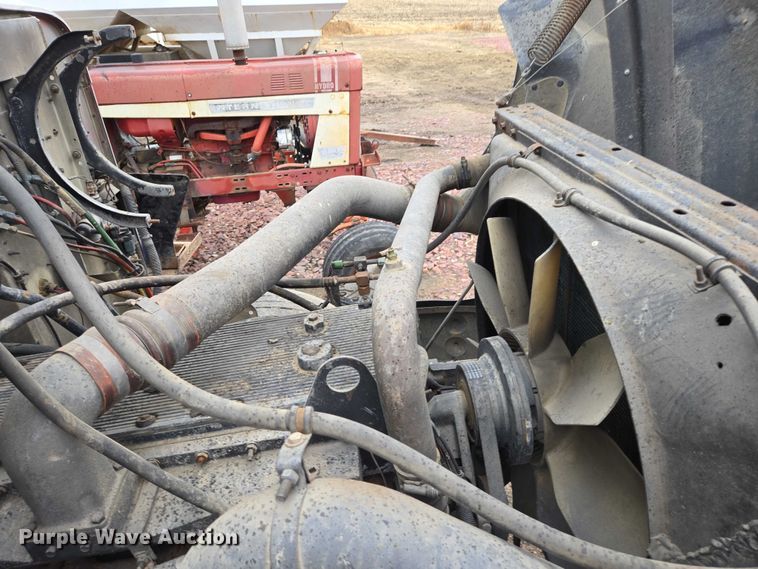 image for item EB1186 1993 International 9200 Eagle truck cab and chassis