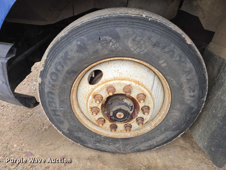 image for item EB1186 1993 International 9200 Eagle truck cab and chassis