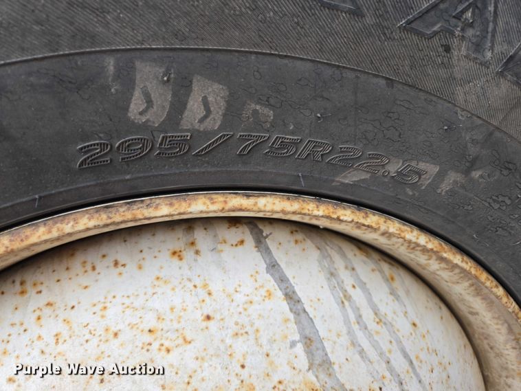 image for item EB1186 1993 International 9200 Eagle truck cab and chassis