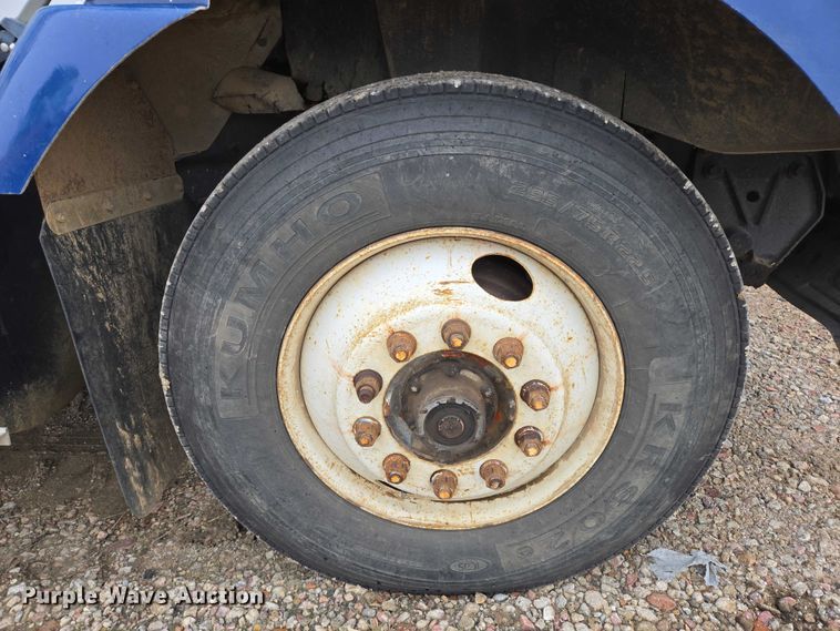 image for item EB1186 1993 International 9200 Eagle truck cab and chassis