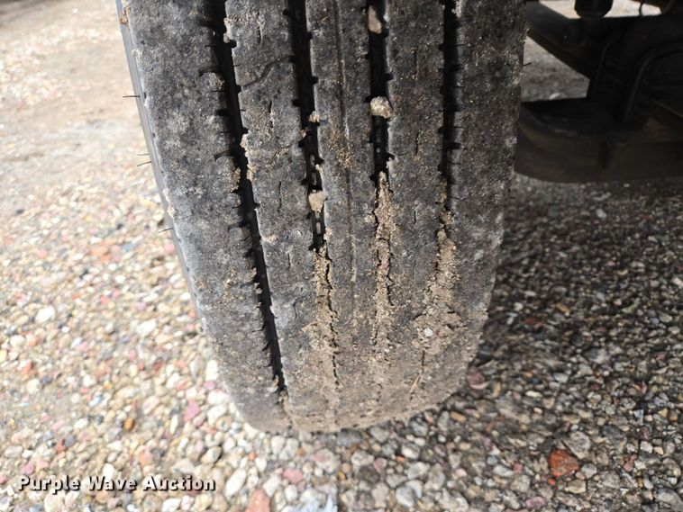 image for item EB1186 1993 International 9200 Eagle truck cab and chassis