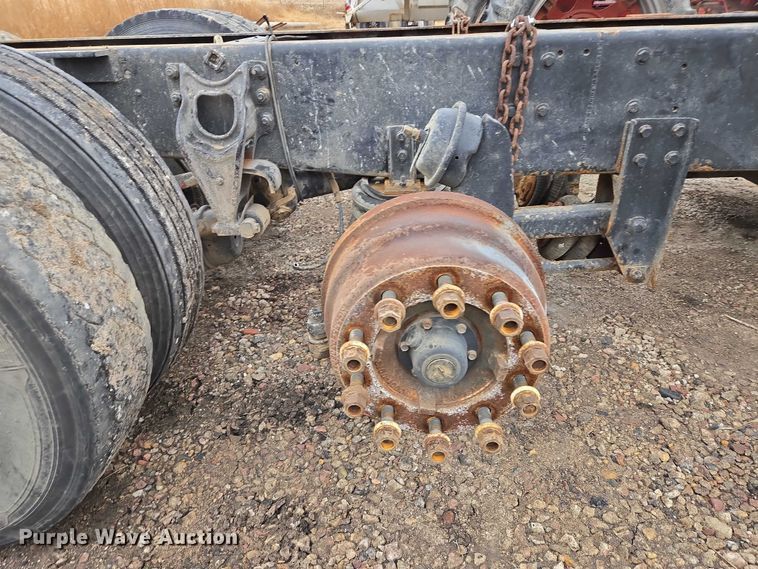 image for item EB1186 1993 International 9200 Eagle truck cab and chassis