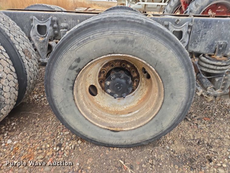 image for item EB1186 1993 International 9200 Eagle truck cab and chassis