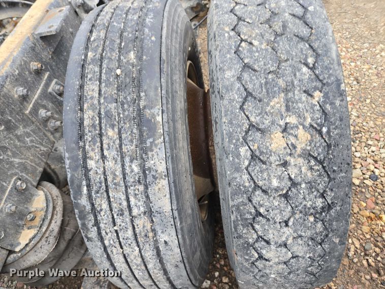 image for item EB1186 1993 International 9200 Eagle truck cab and chassis