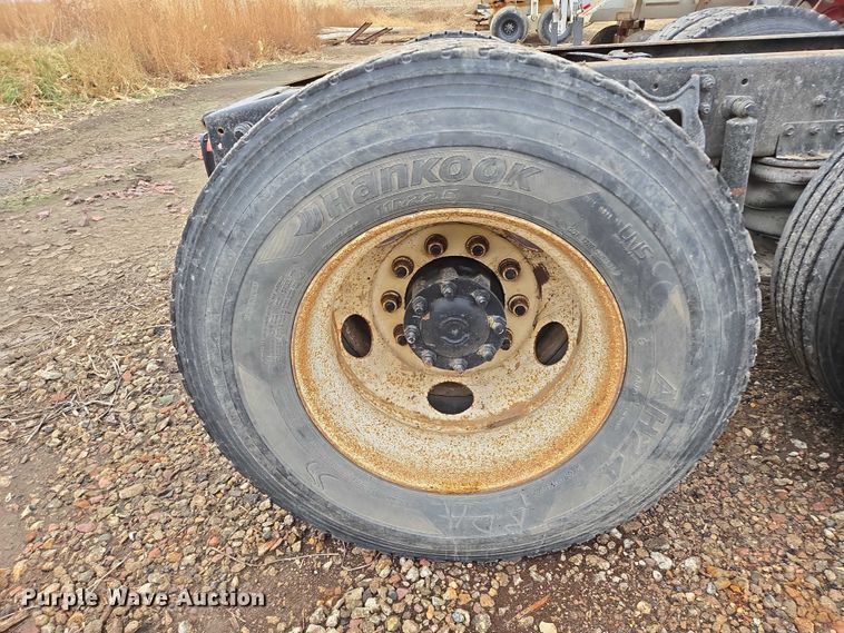 image for item EB1186 1993 International 9200 Eagle truck cab and chassis