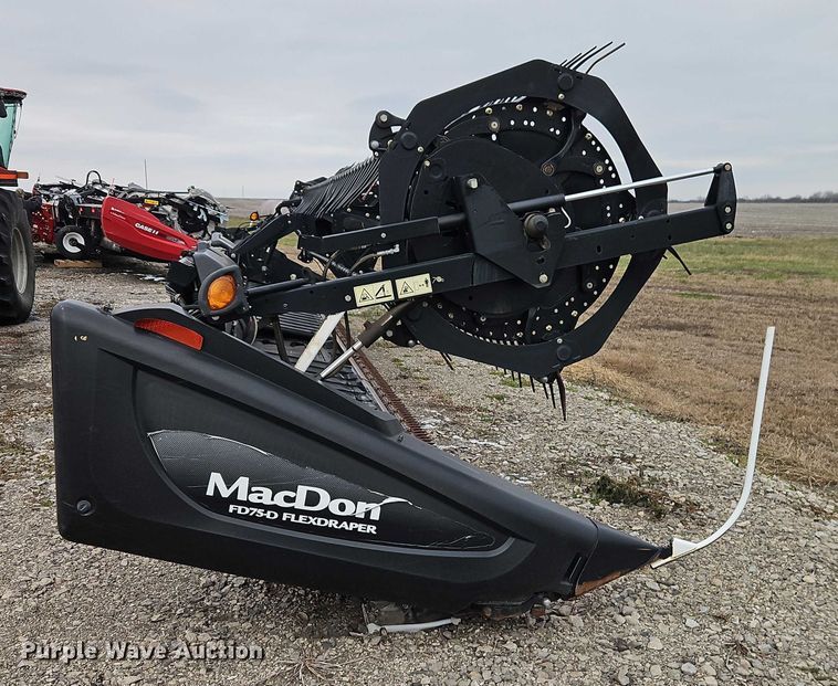 image for item EB8464 2015 MacDon FD75-D flex draper head