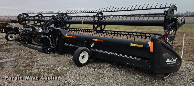 image for item EB8464 2015 MacDon FD75-D flex draper head