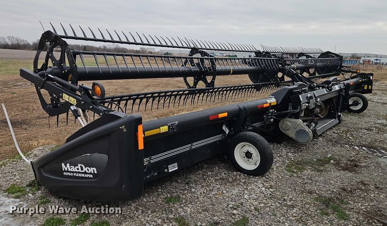 image for item EB8464 2015 MacDon FD75-D flex draper head