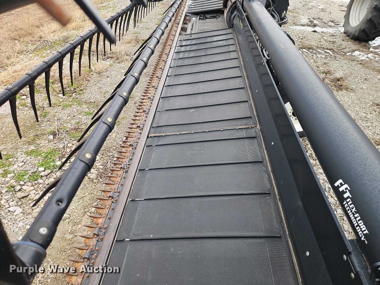 image for item EB8464 2015 MacDon FD75-D flex draper head