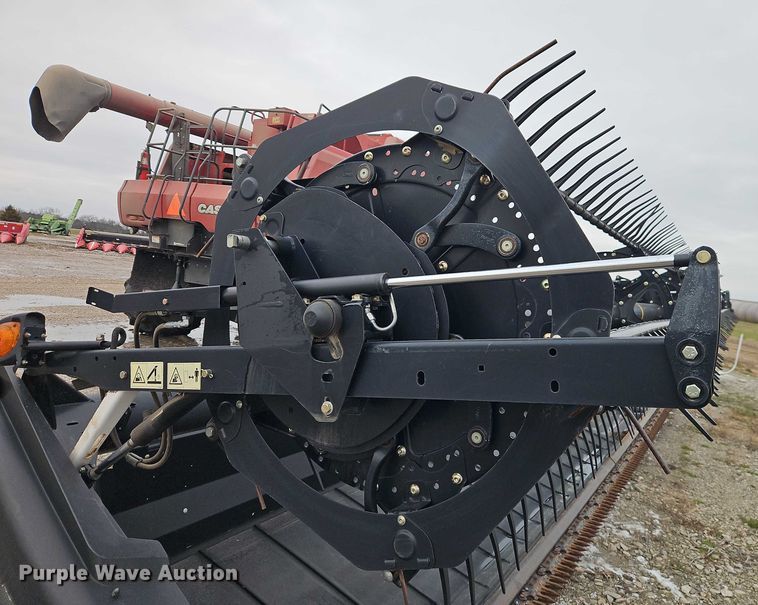 image for item EB8464 2015 MacDon FD75-D flex draper head