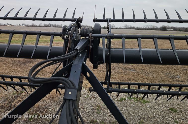 image for item EB8464 2015 MacDon FD75-D flex draper head