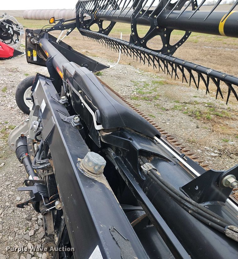 image for item EB8464 2015 MacDon FD75-D flex draper head