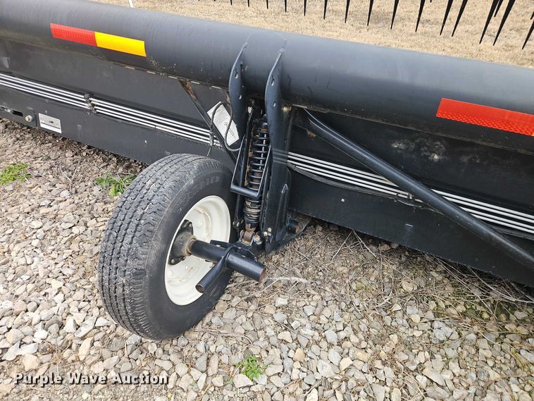 image for item EB8464 2015 MacDon FD75-D flex draper head