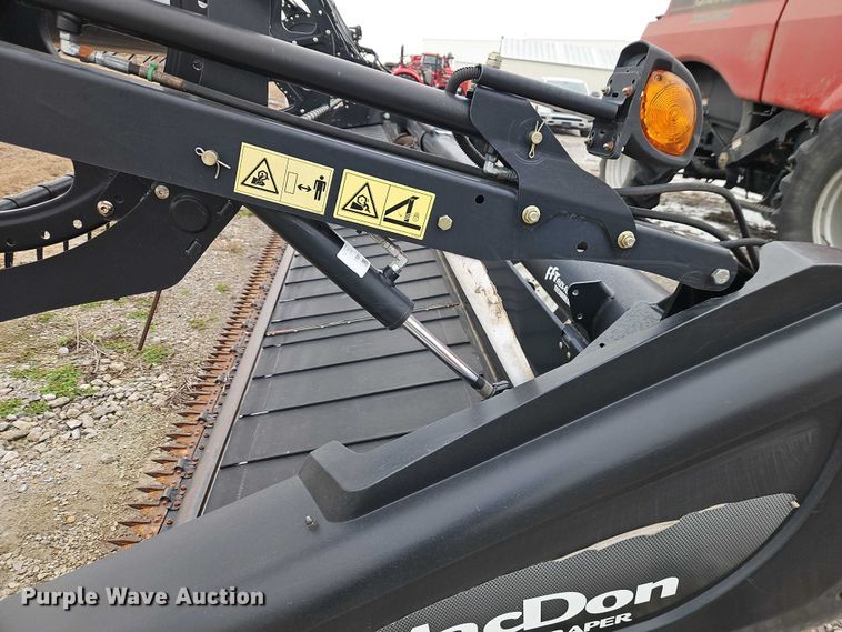 image for item EB8464 2015 MacDon FD75-D flex draper head