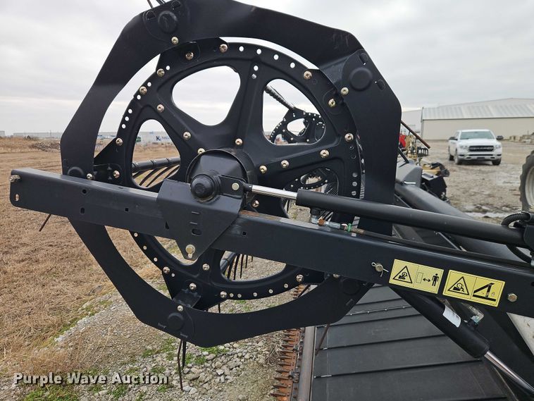 image for item EB8464 2015 MacDon FD75-D flex draper head